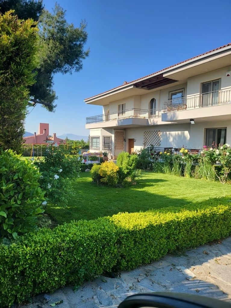 (For Sale) Residential Villa || East Attica/Dionysos - 365 Sq.m, 3 Bedrooms, 1.850.000€ 